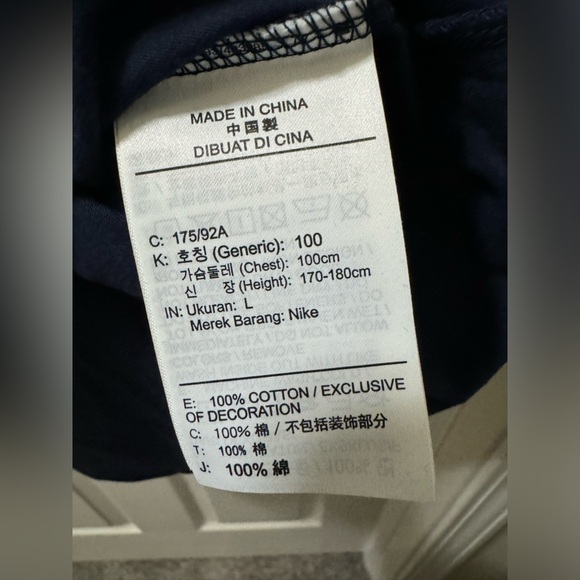 10 NIKE THE NIKE TEE - Picture 4 of 5